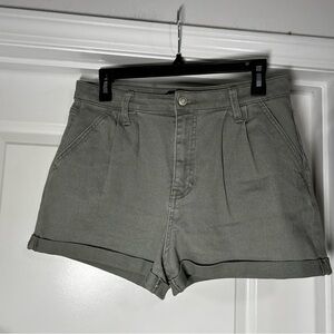 BCBG‎ Gray Pleated Trouser Shorts